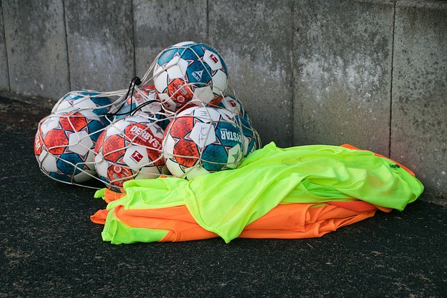 歐冠：米蘭2-1逆轉巴黎獲首勝 萊奧倒鉤破門吉魯制勝.